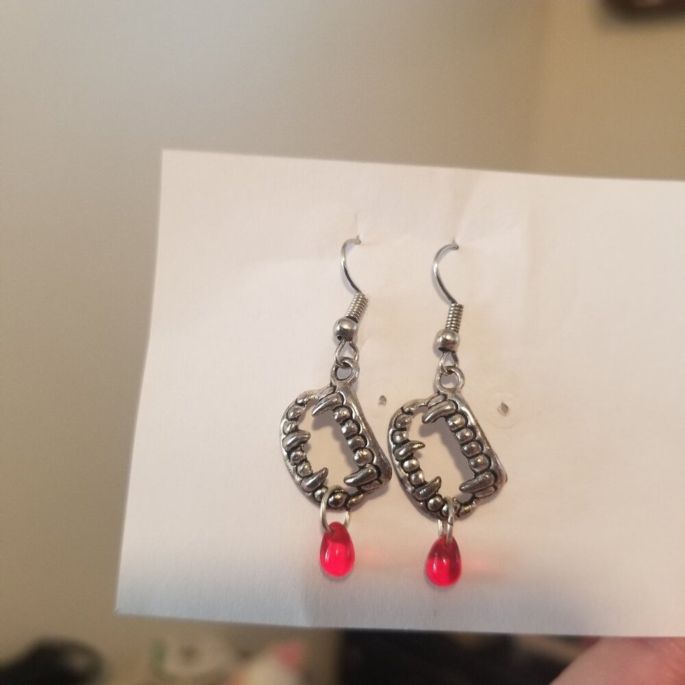 Silver Tone Vampire Fangs Earrings Blood Pierced Horror Halloween